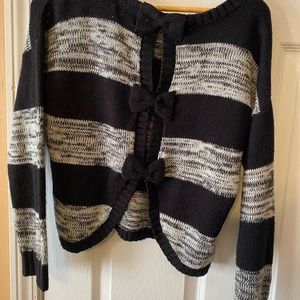 Half sweater with bow ties